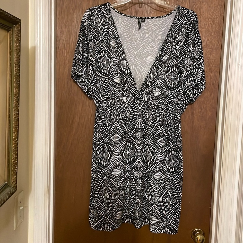 Pacific Beach black and white dress​
